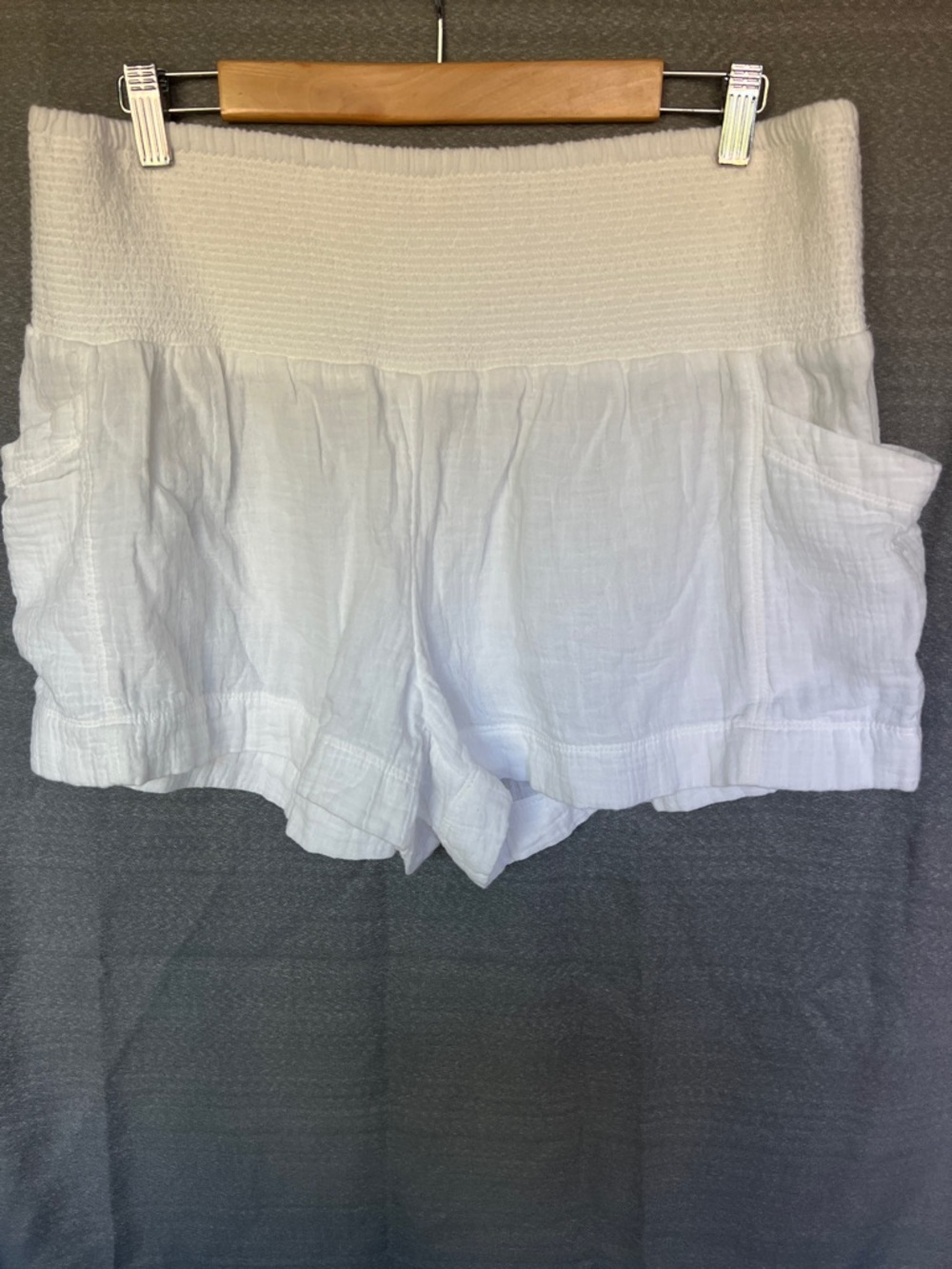 Anthropologie White streach High-Waist Smocked Linen-Blend Shorts 100% cotton XL